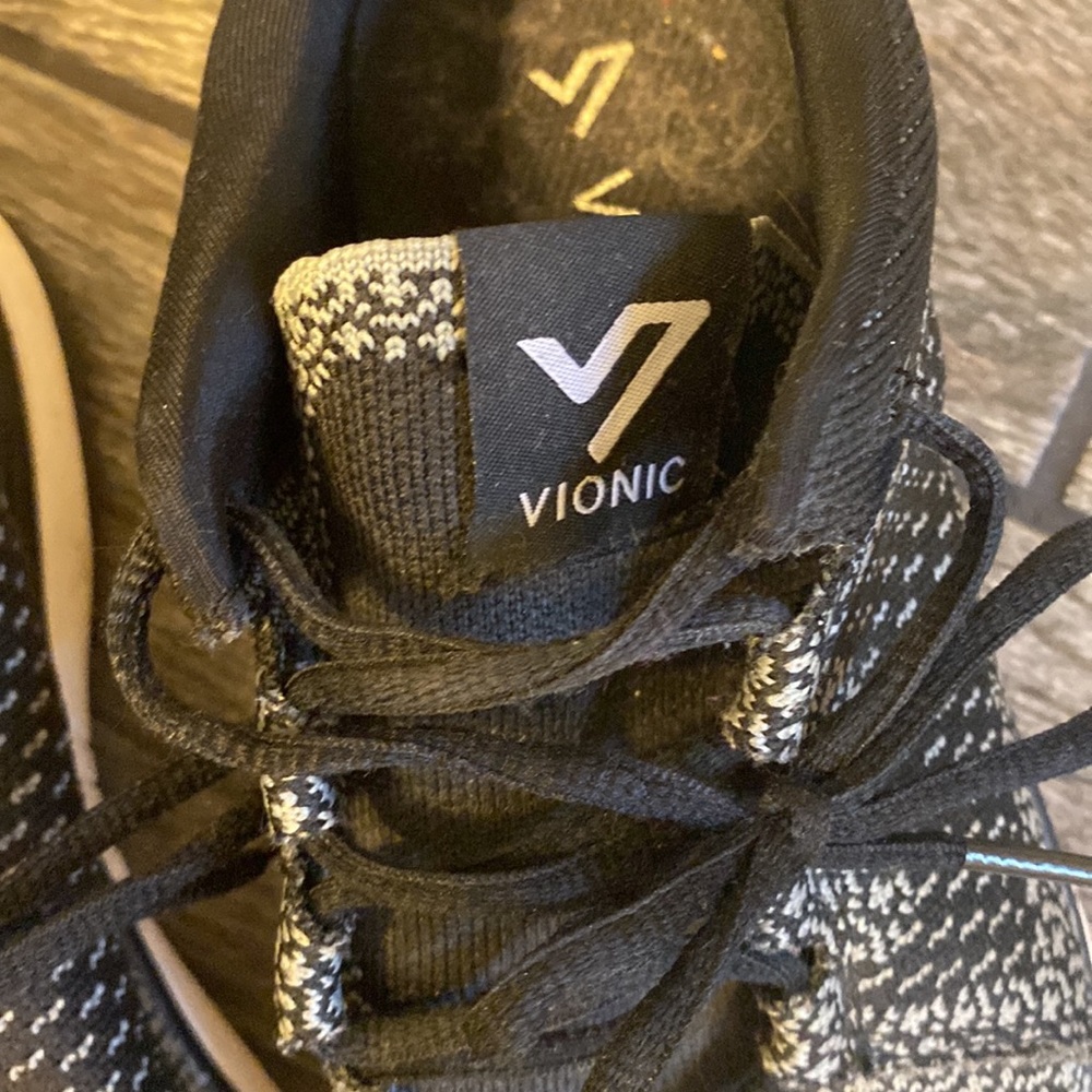 Vionic shoe - Picture 3 of 6